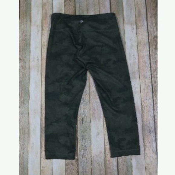 lululemon athletica Pants - Lululemon Wunder Under Crop Savasana Camo Fatigue